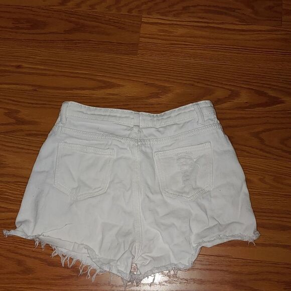Shein Distressed white  jean shorts Sz M NWOT - Picture 5 of 8